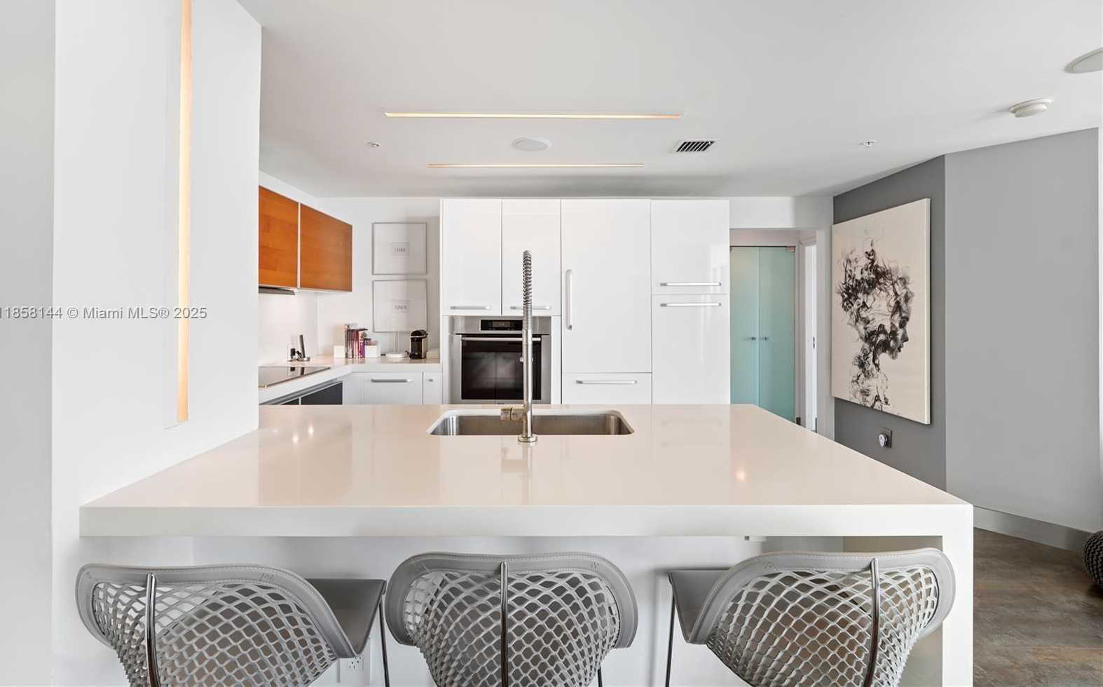 Small Image of 300 SOUTH BISCAYNE BLVD #2508, Miami Number 3