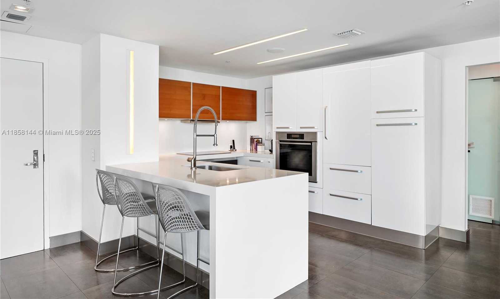 Small Image of 300 SOUTH BISCAYNE BLVD #2508, Miami Number 7