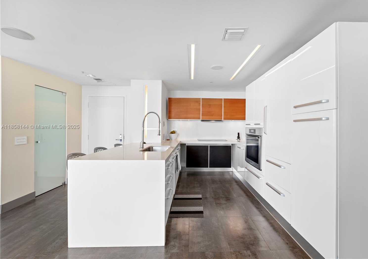Small Image of 300 SOUTH BISCAYNE BLVD #2508, Miami Number 8