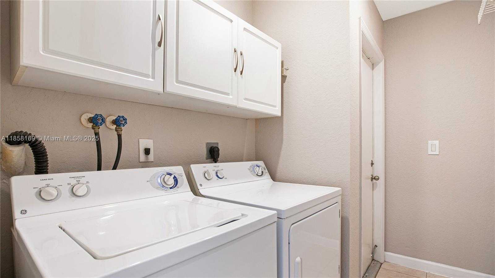Small Image of 8743 SOUTH WEST 213TH LN, Cutler Bay Number 19