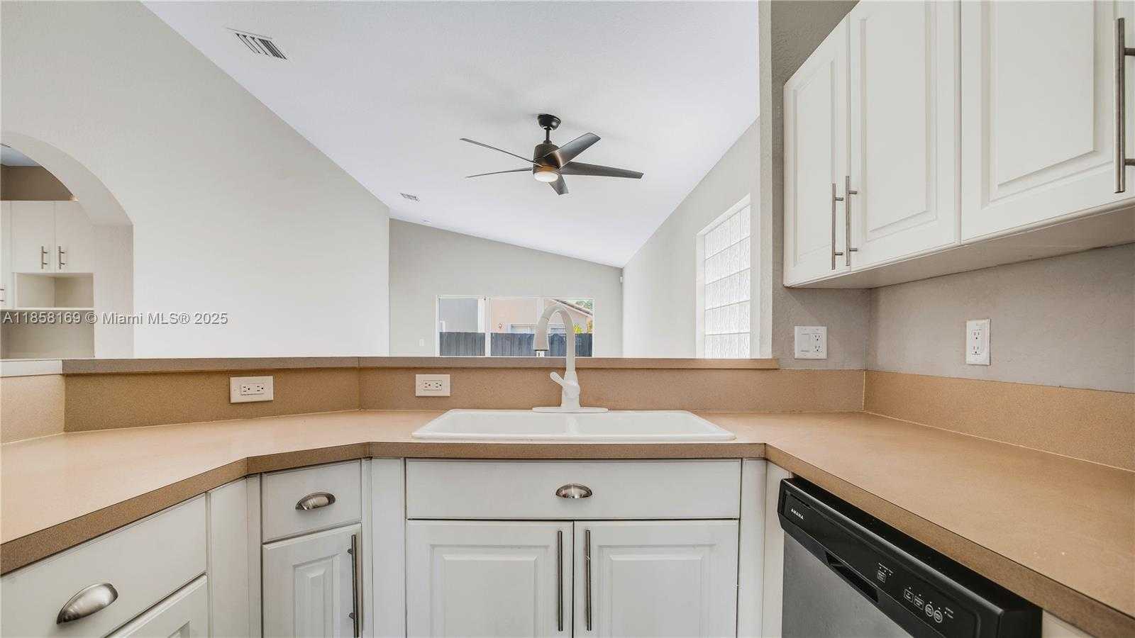 Small Image of 8743 SOUTH WEST 213TH LN, Cutler Bay Number 22