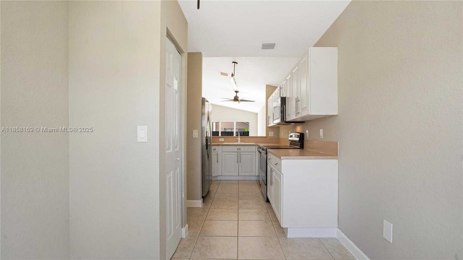 Small Image of 8743 SOUTH WEST 213TH LN, Cutler Bay Number 23