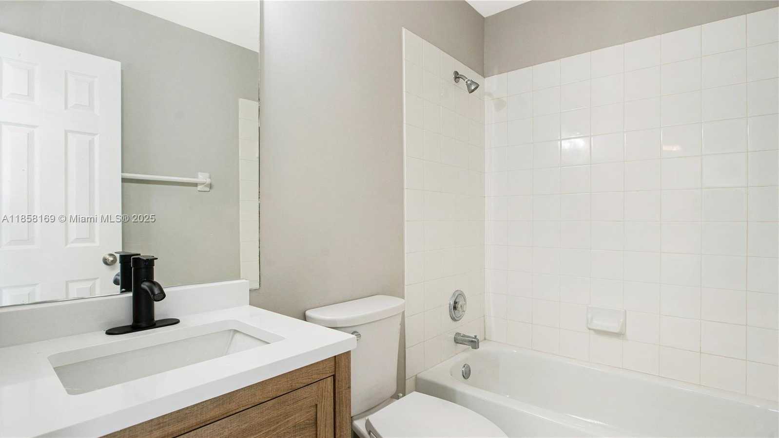 Small Image of 8743 SOUTH WEST 213TH LN, Cutler Bay Number 6