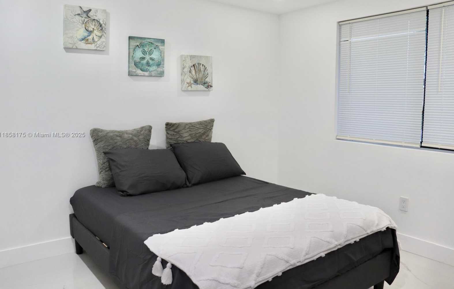 Small Image of 15100 POLK ST #., Miami Number 3