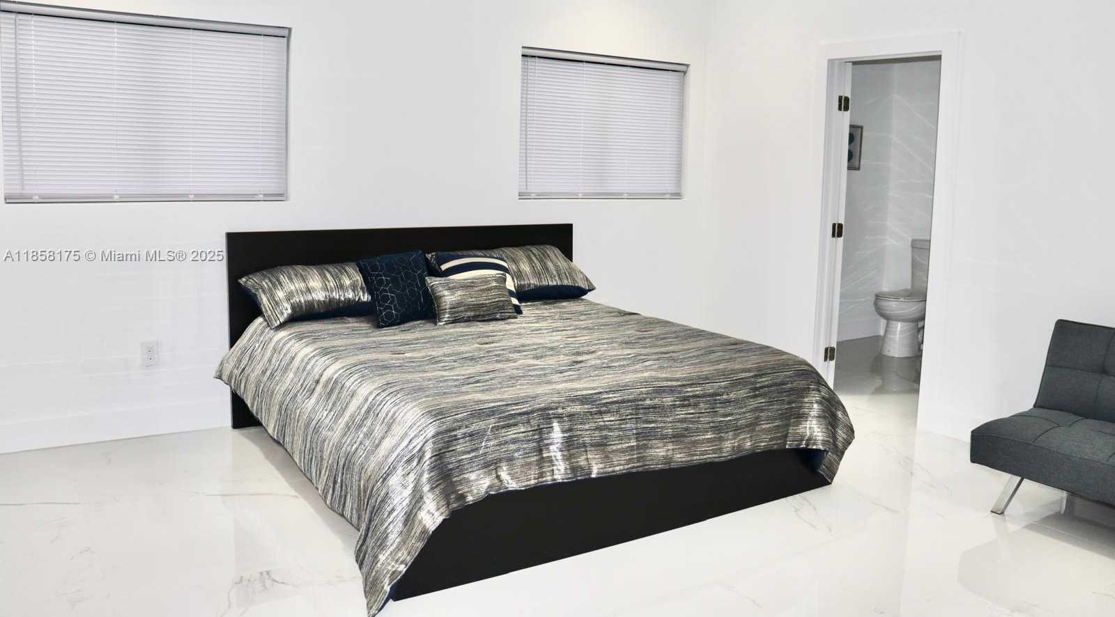 Small Image of 15100 POLK ST #., Miami Number 4