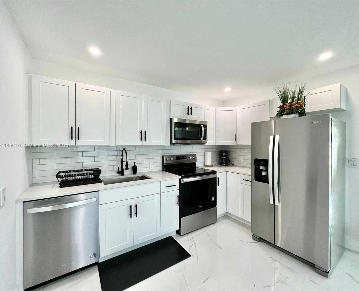 Small Image of 15100 POLK ST #., Miami Number 8
