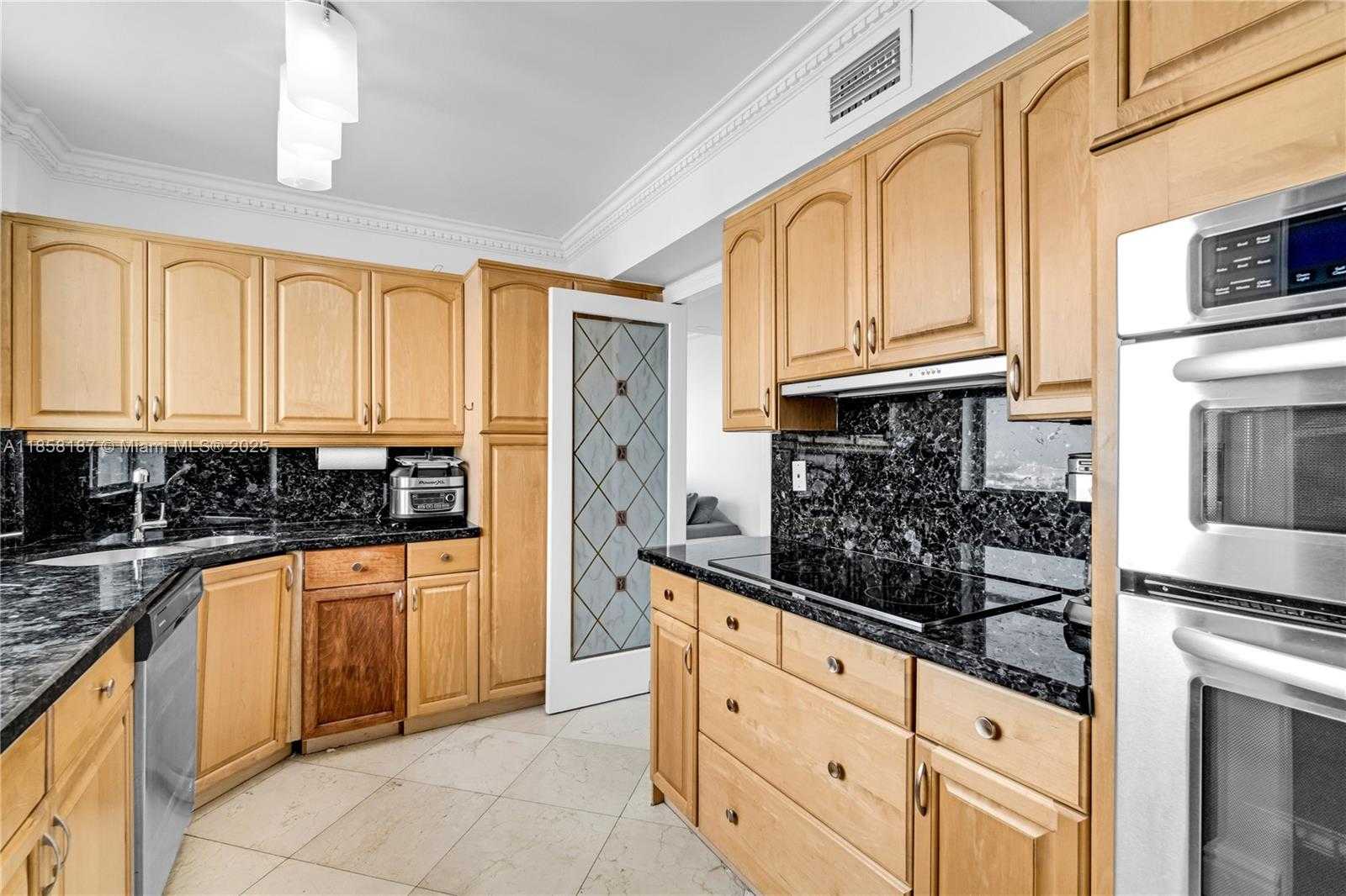Small Image of 800 CLAUGHTON ISLAND DR #1601, Miami Number 10