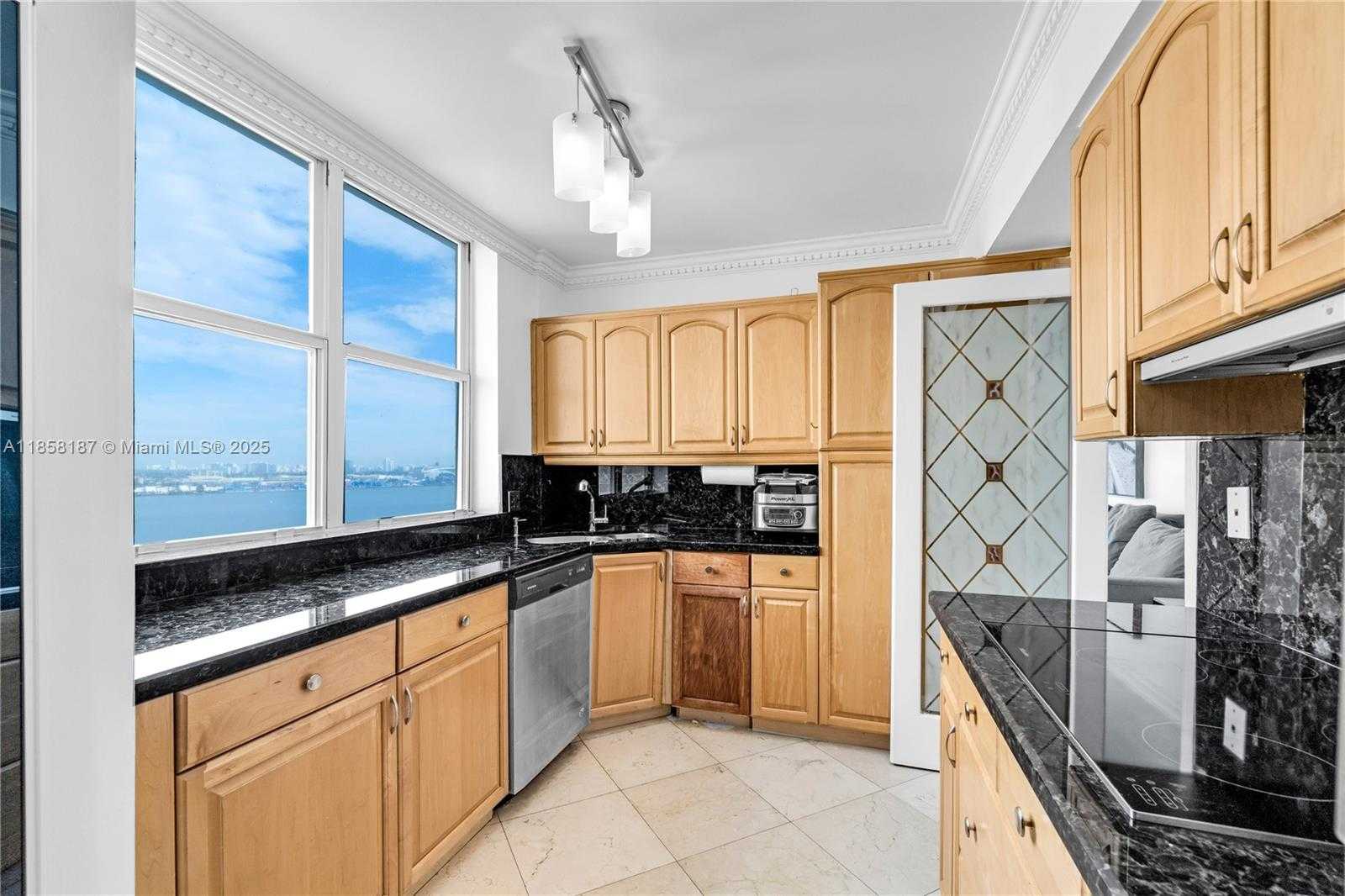 Small Image of 800 CLAUGHTON ISLAND DR #1601, Miami Number 11