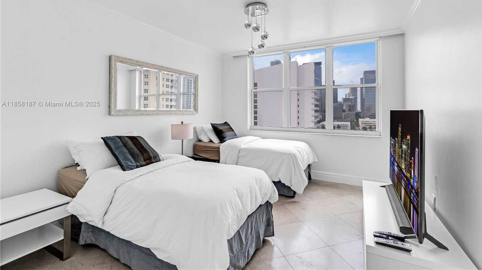 Small Image of 800 CLAUGHTON ISLAND DR #1601, Miami Number 16