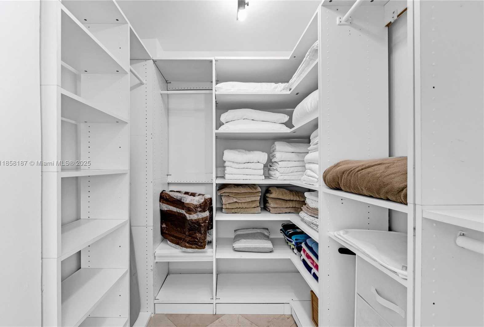 Small Image of 800 CLAUGHTON ISLAND DR #1601, Miami Number 19