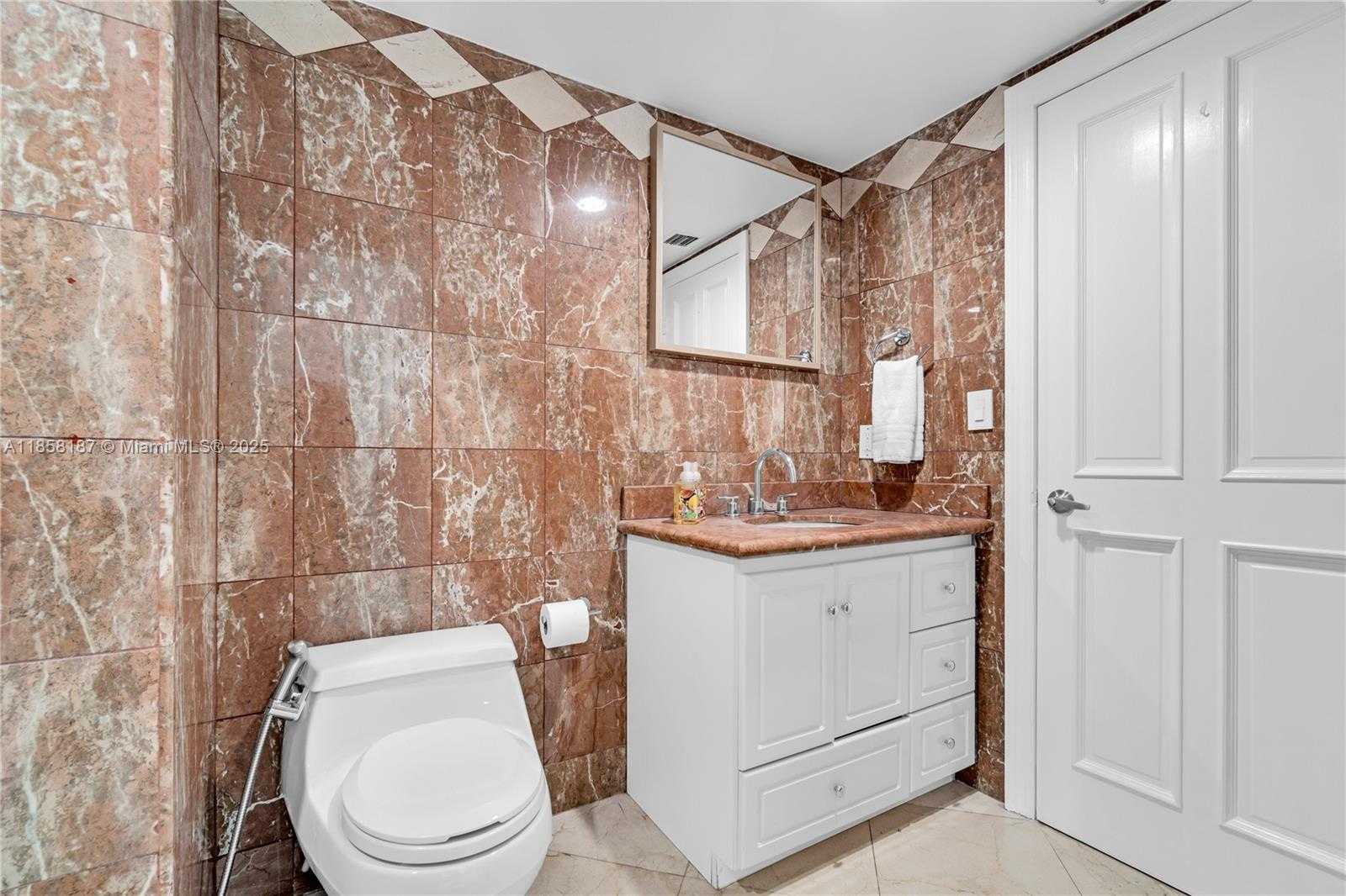 Small Image of 800 CLAUGHTON ISLAND DR #1601, Miami Number 20