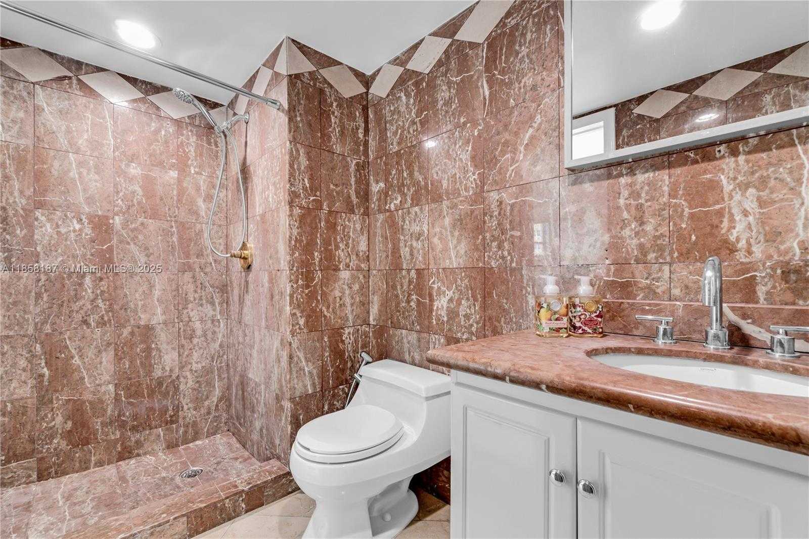 Small Image of 800 CLAUGHTON ISLAND DR #1601, Miami Number 21