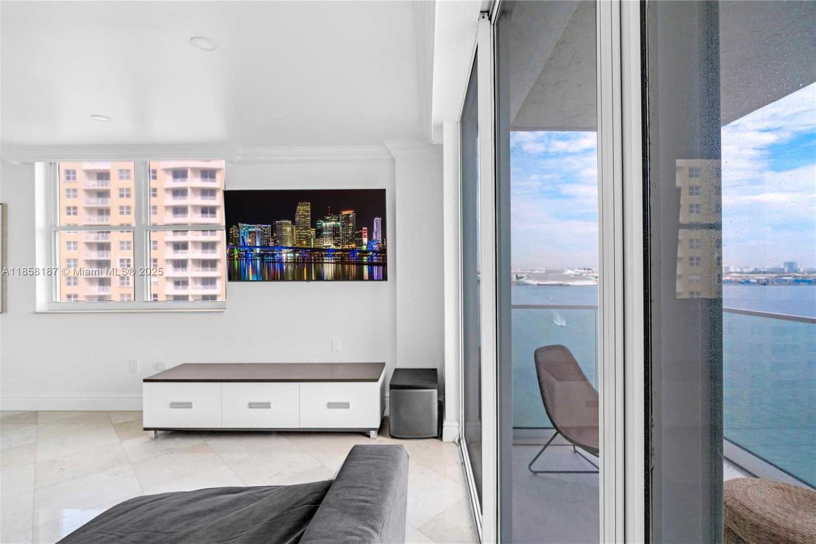 Small Image of 800 CLAUGHTON ISLAND DR #1601, Miami Number 4