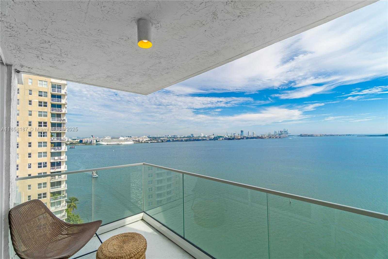 Small Image of 800 CLAUGHTON ISLAND DR #1601, Miami Number 5
