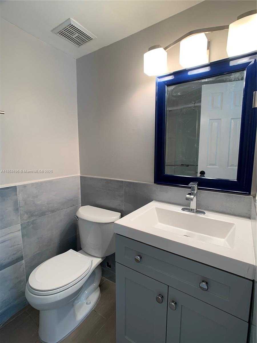 Small Image of 1308 DREXEL AVE #105, Miami Beach Number 13