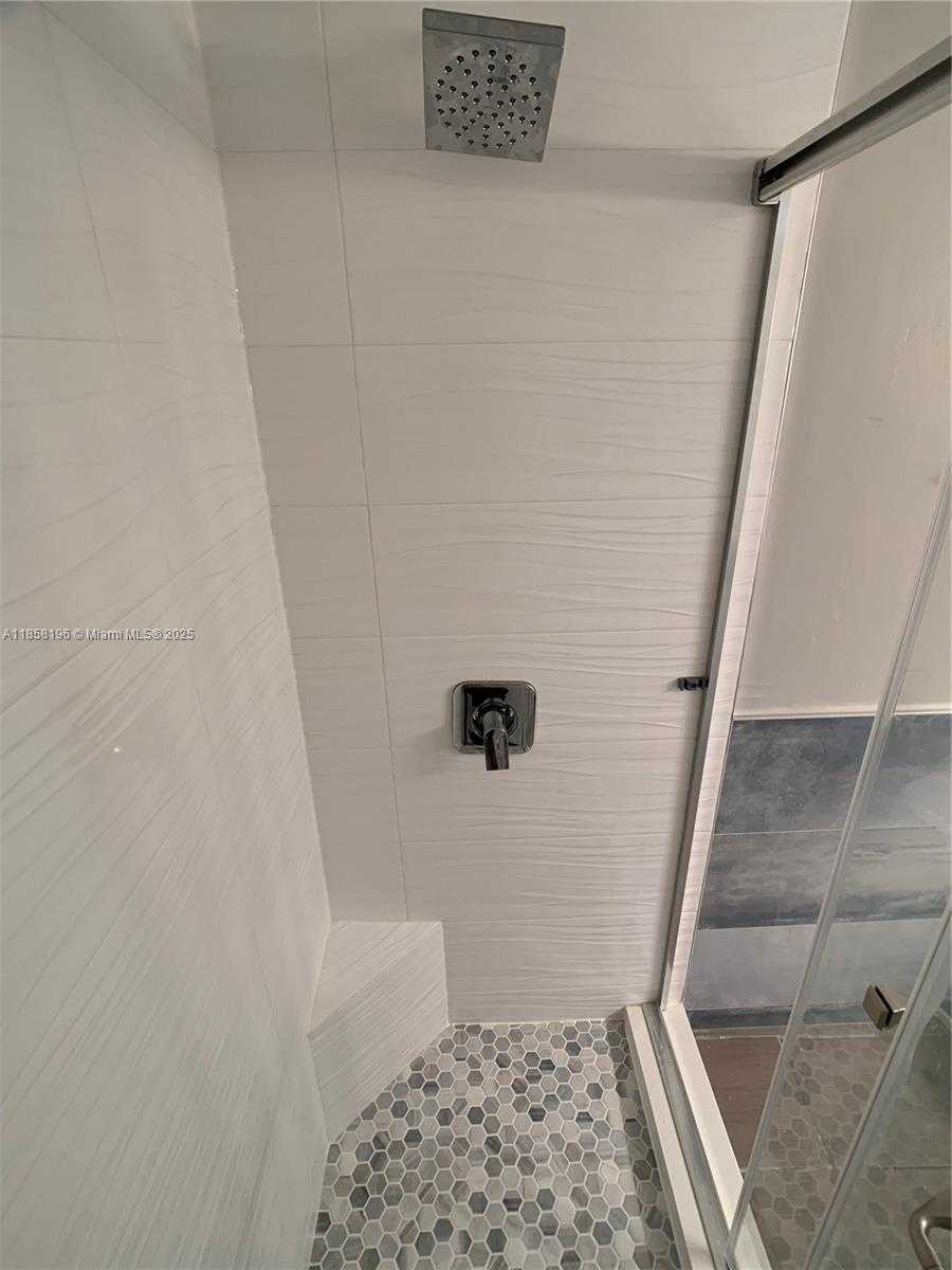 Small Image of 1308 DREXEL AVE #105, Miami Beach Number 15