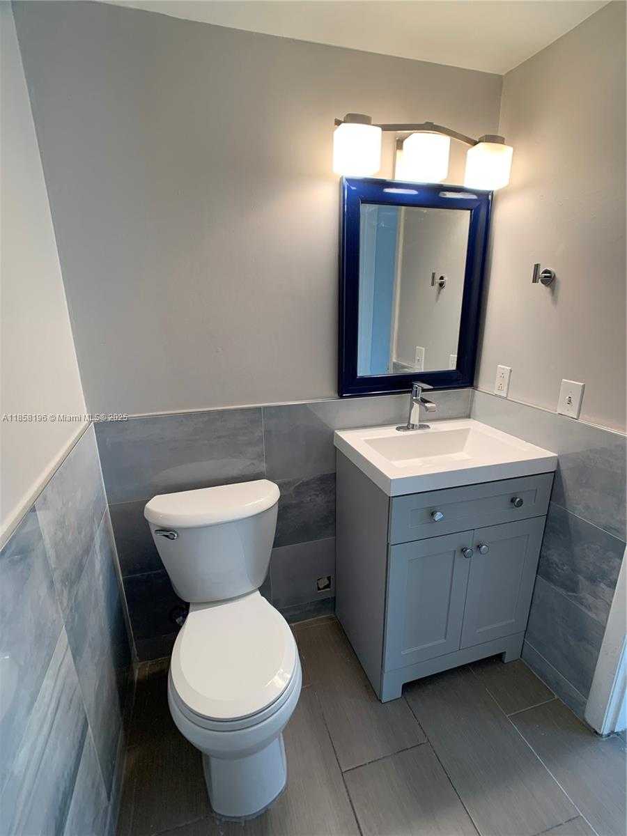 Small Image of 1308 DREXEL AVE #105, Miami Beach Number 16