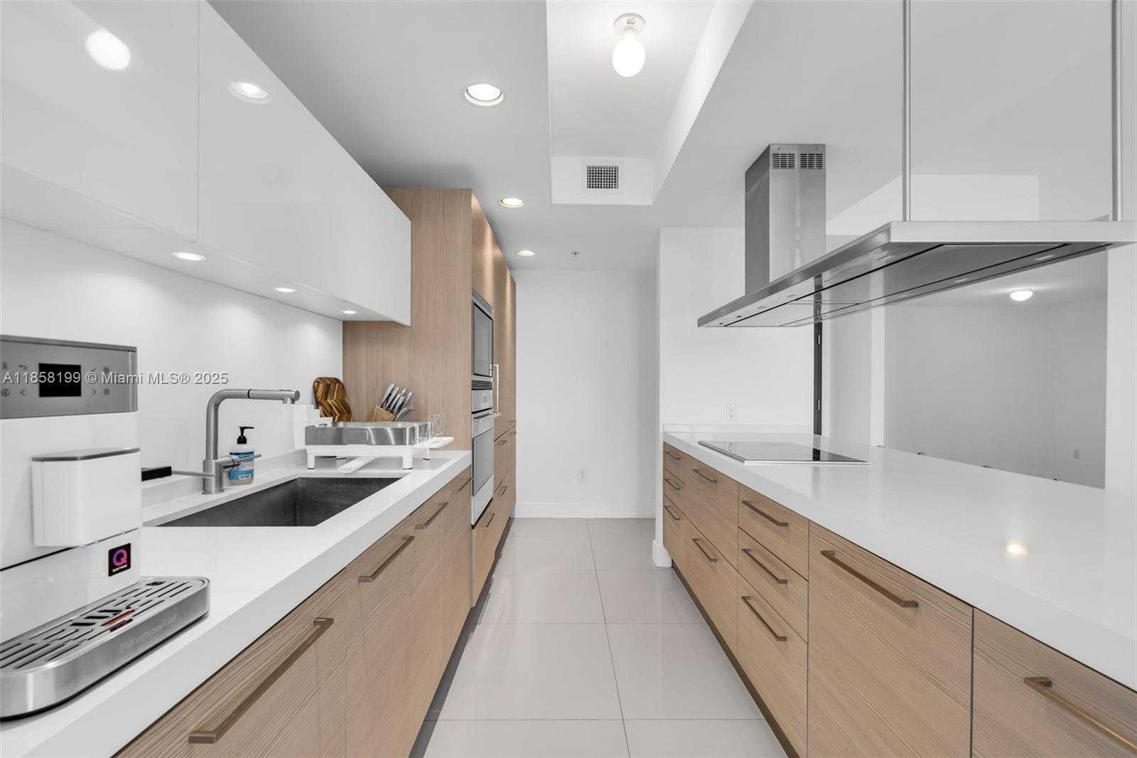 Small Image of 17111 BISCAYNE BL #506-S, North Miami Beach Number 10