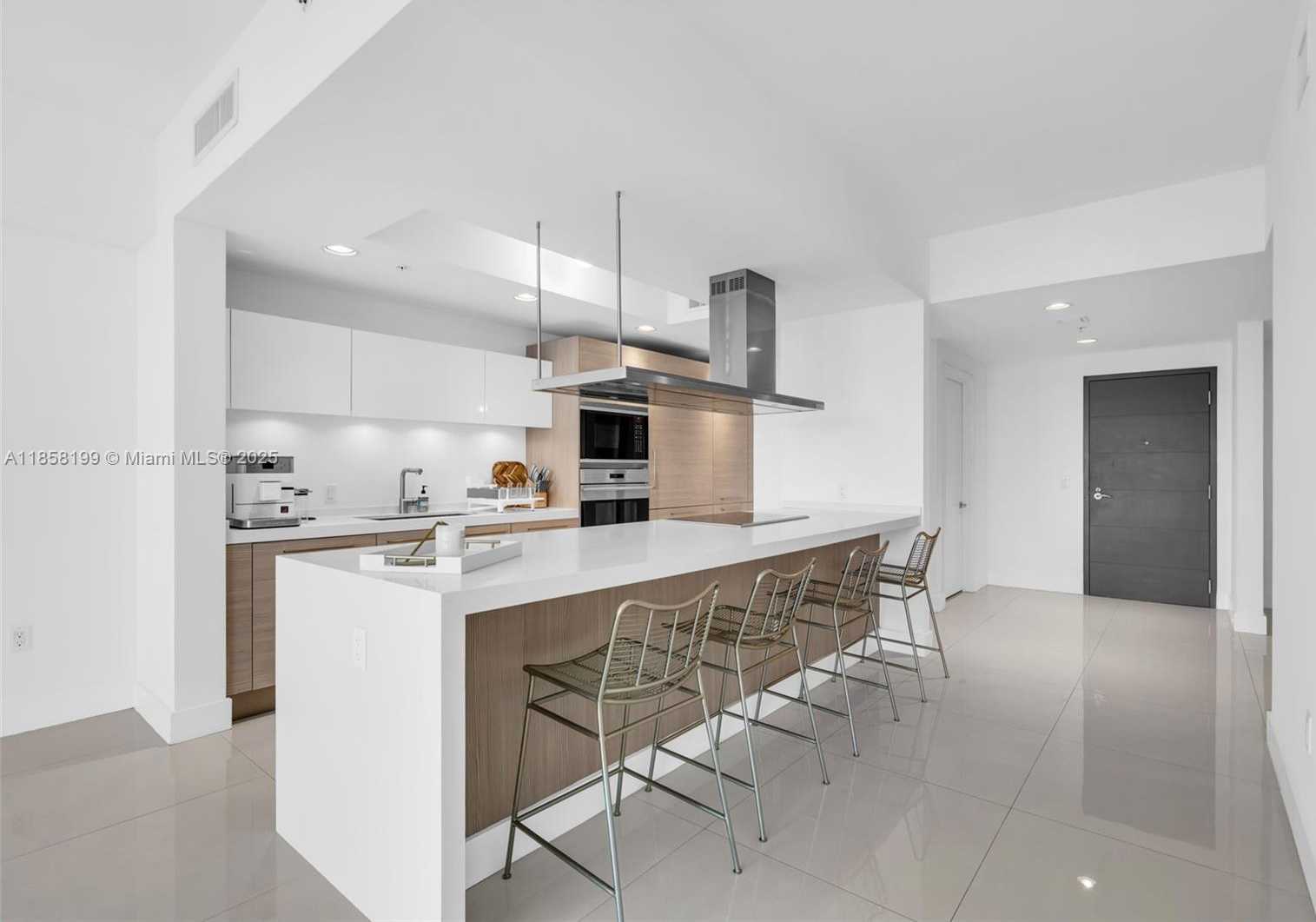 Small Image of 17111 BISCAYNE BL #506-S, North Miami Beach Number 11