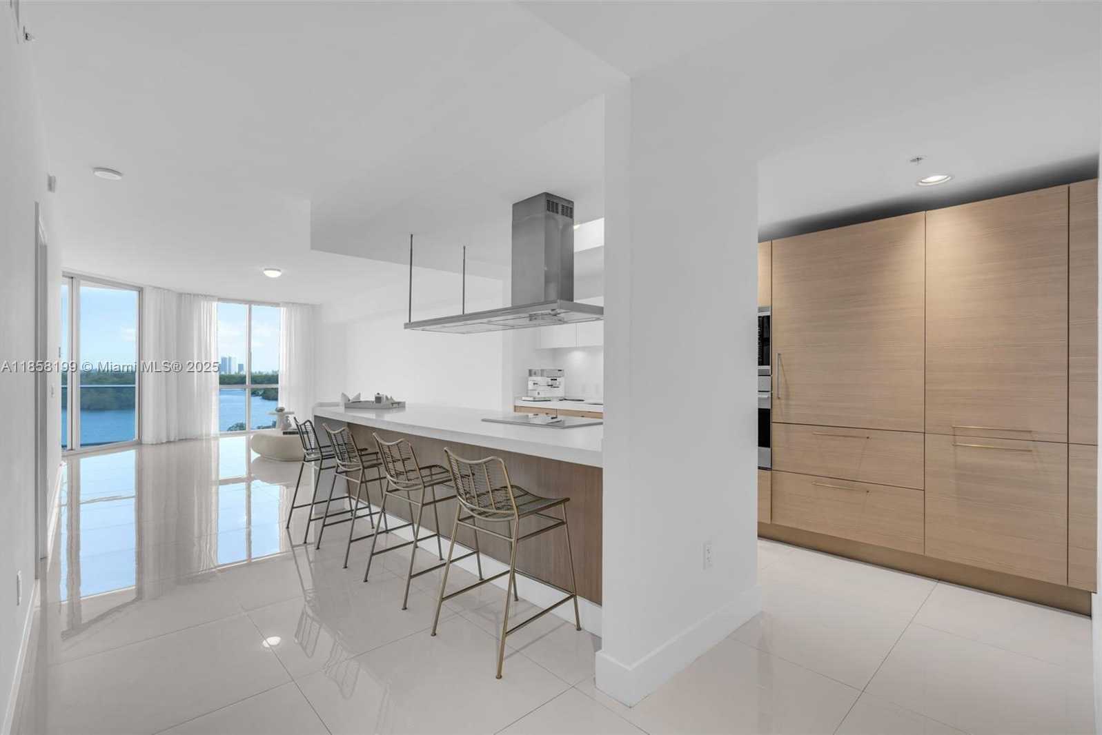 Small Image of 17111 BISCAYNE BL #506-S, North Miami Beach Number 12