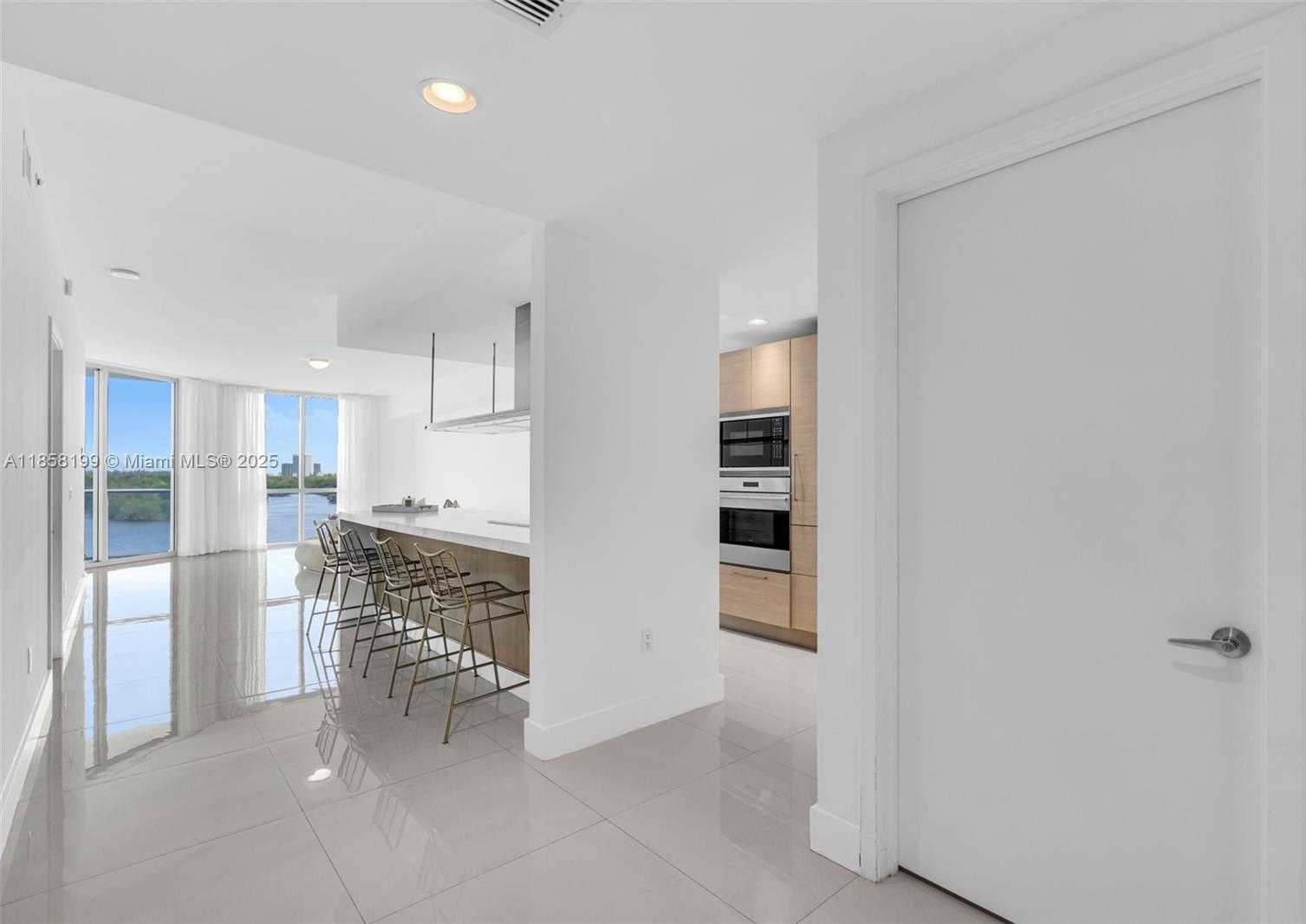 Small Image of 17111 BISCAYNE BL #506-S, North Miami Beach Number 16