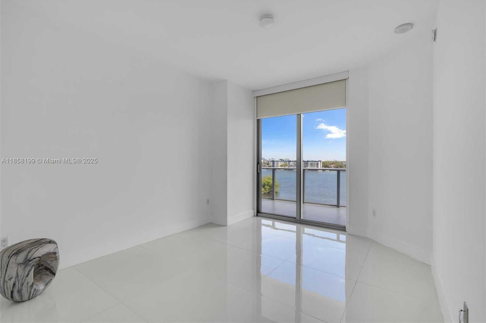 Small Image of 17111 BISCAYNE BL #506-S, North Miami Beach Number 17