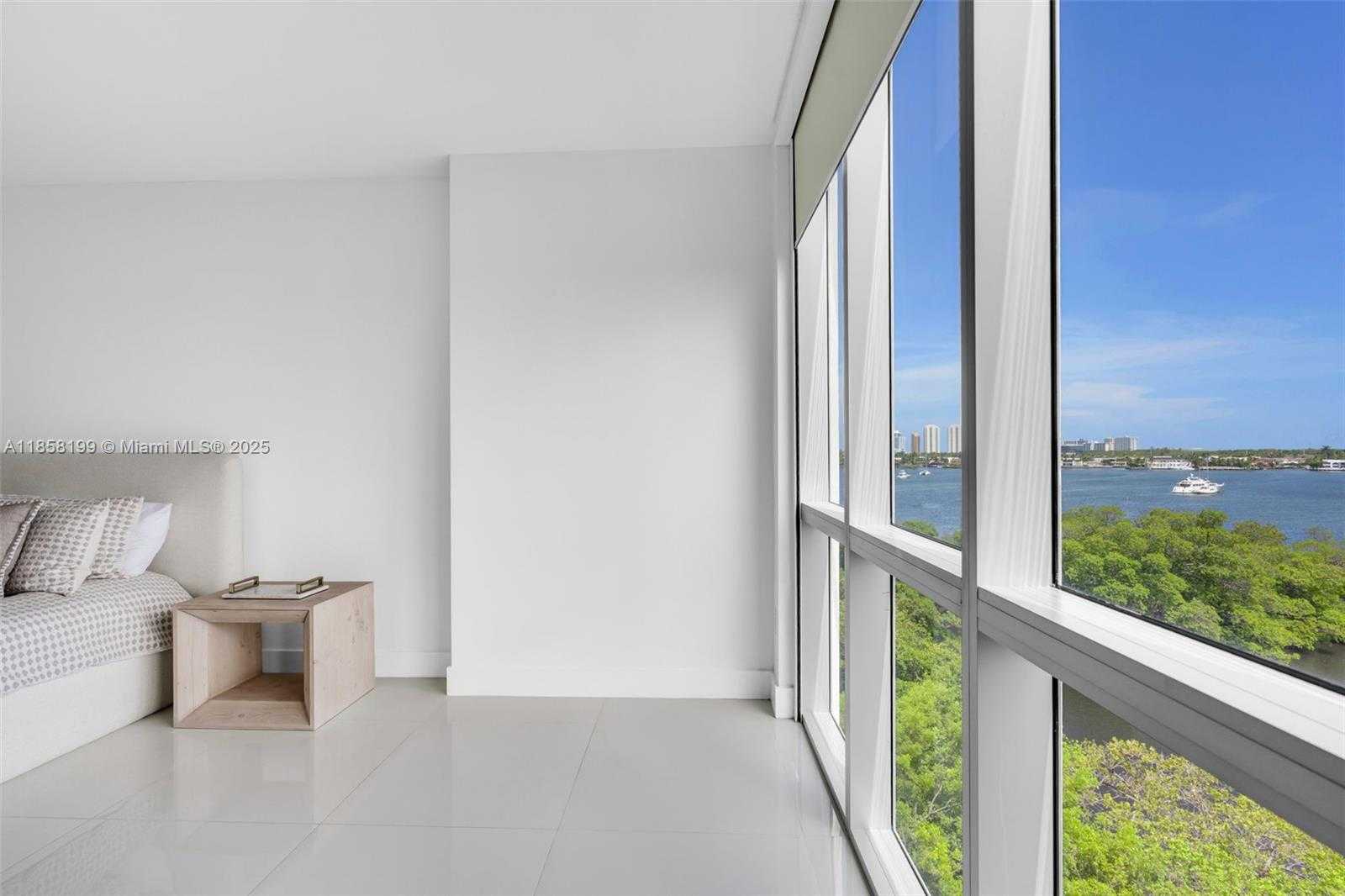 Small Image of 17111 BISCAYNE BL #506-S, North Miami Beach Number 19