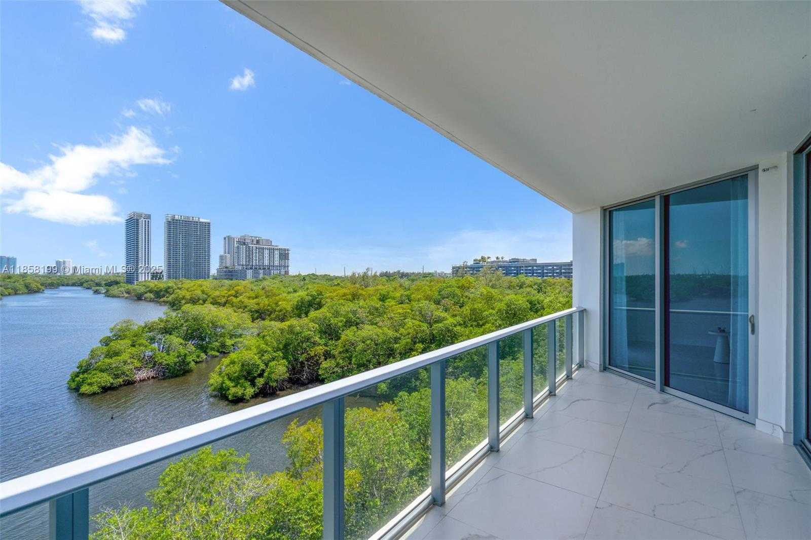Small Image of 17111 BISCAYNE BL #506-S, North Miami Beach Number 2