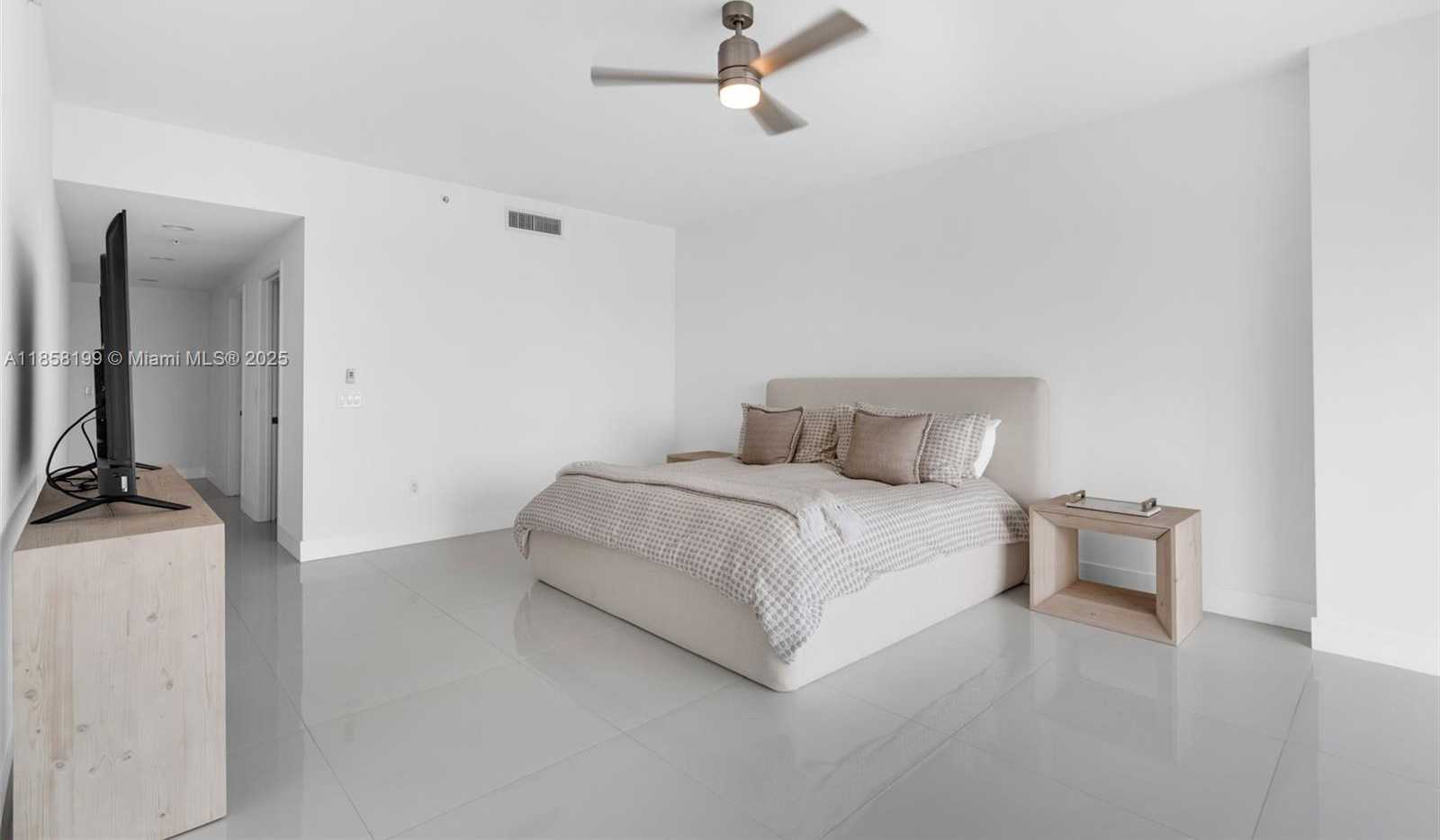 Small Image of 17111 BISCAYNE BL #506-S, North Miami Beach Number 20