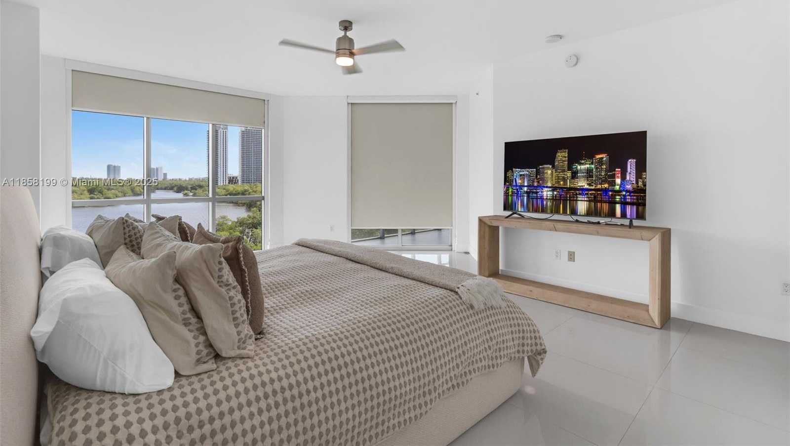 Small Image of 17111 BISCAYNE BL #506-S, North Miami Beach Number 21