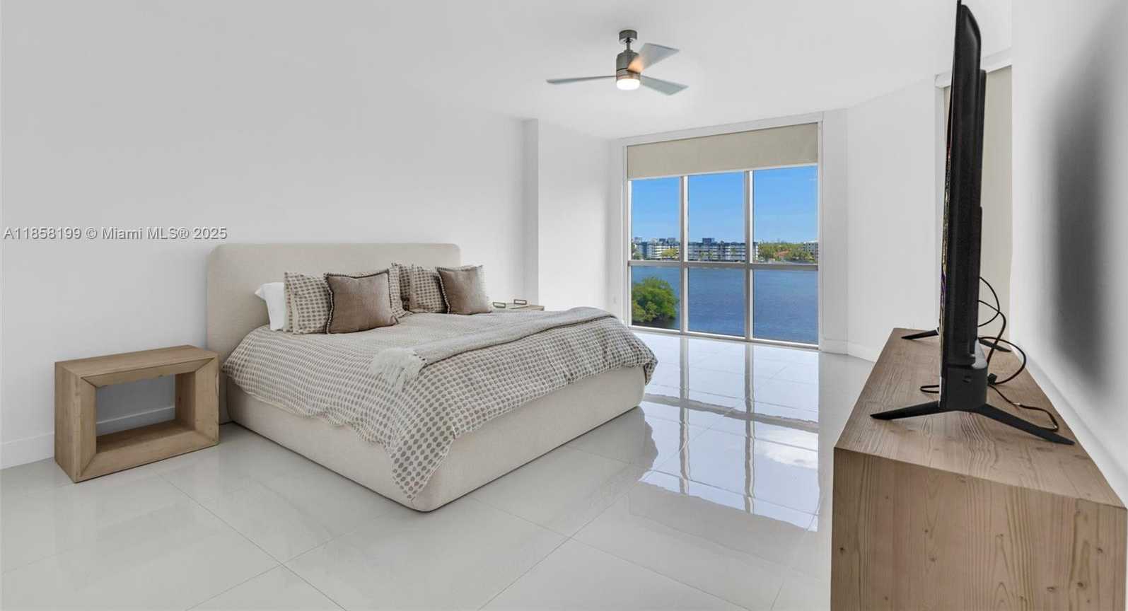 Small Image of 17111 BISCAYNE BL #506-S, North Miami Beach Number 22