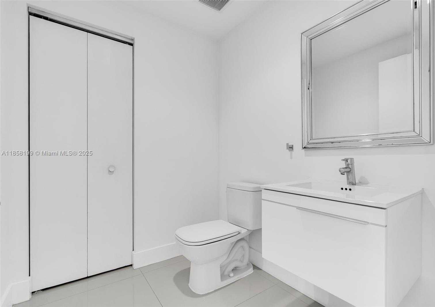 Small Image of 17111 BISCAYNE BL #506-S, North Miami Beach Number 24