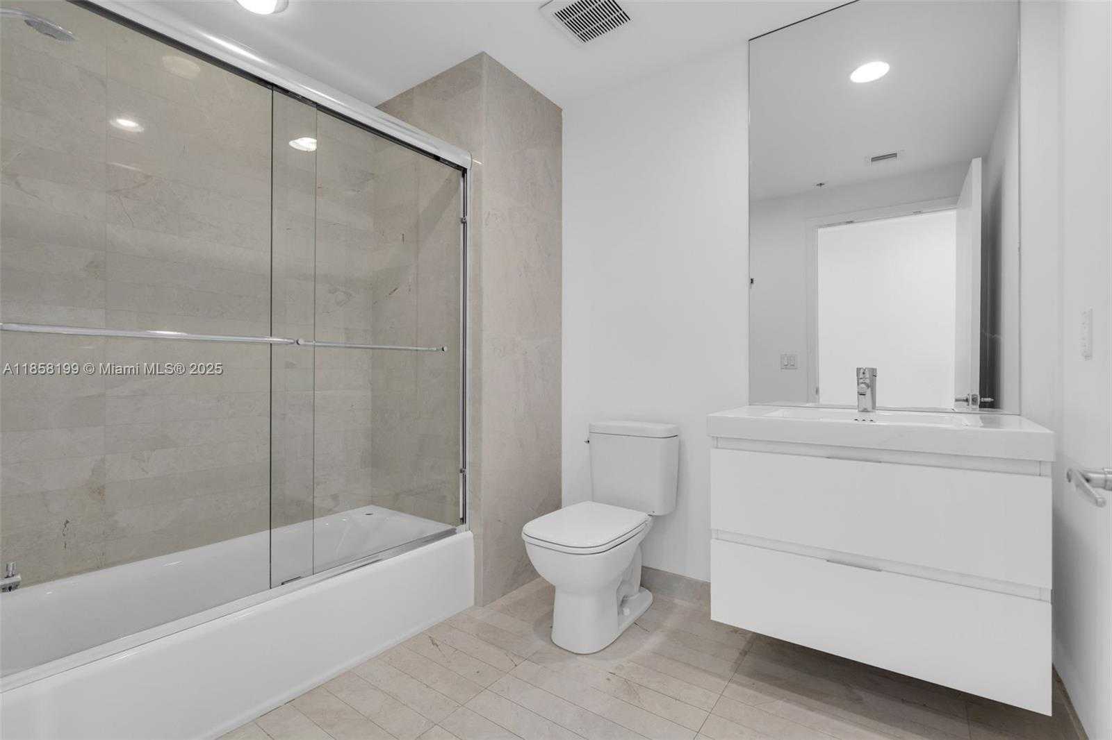 Small Image of 17111 BISCAYNE BL #506-S, North Miami Beach Number 31