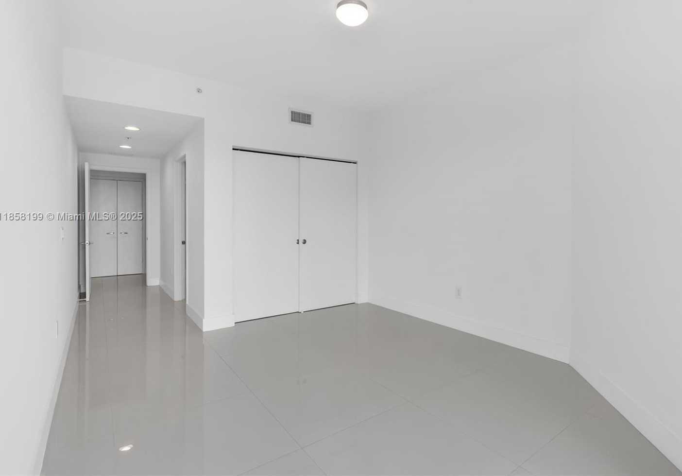 Small Image of 17111 BISCAYNE BL #506-S, North Miami Beach Number 32