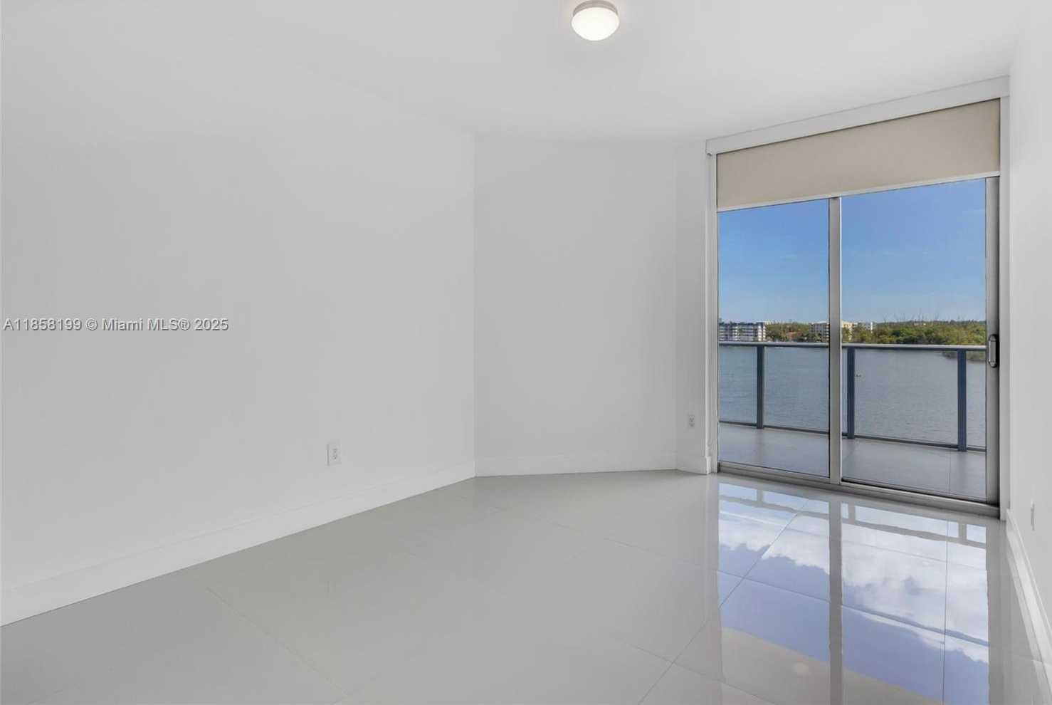 Small Image of 17111 BISCAYNE BL #506-S, North Miami Beach Number 33