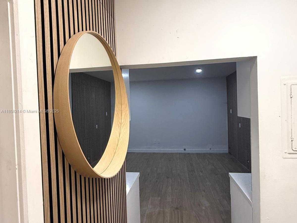 Small Image of 7734 ABBOTT AVE #101, Miami Beach Number 2