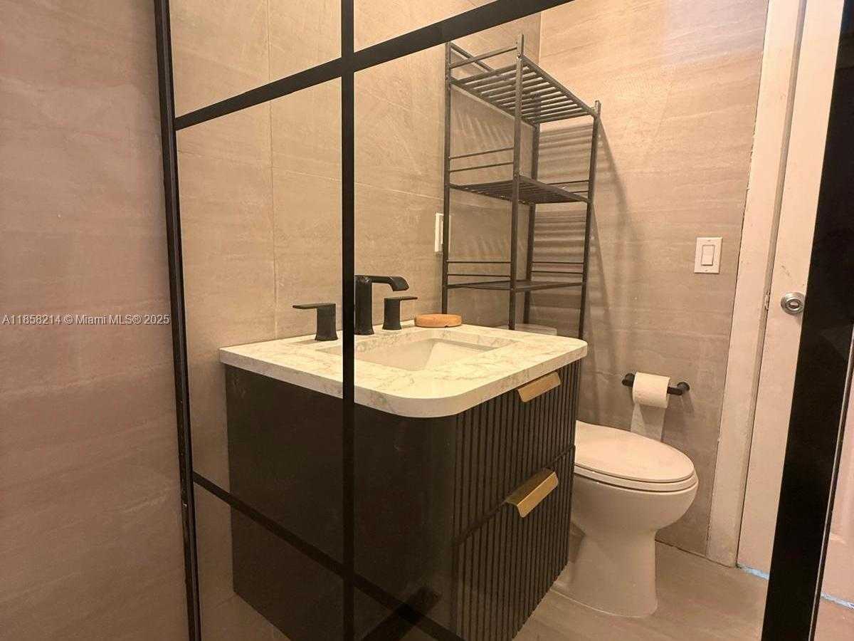 Small Image of 7734 ABBOTT AVE #101, Miami Beach Number 3