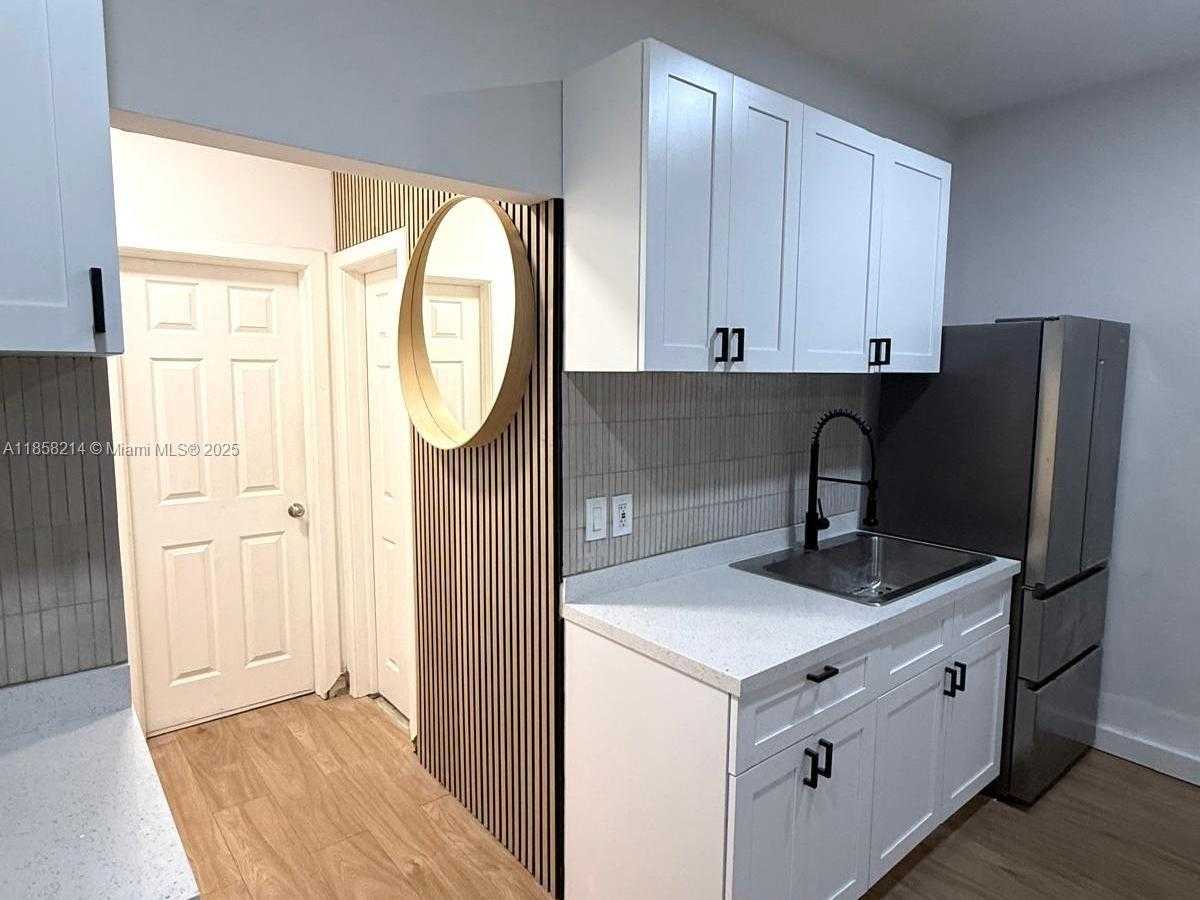 Small Image of 7734 ABBOTT AVE #101, Miami Beach Number 6