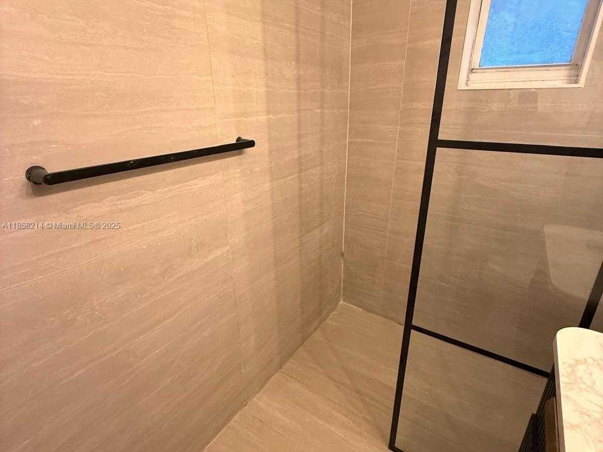 Small Image of 7734 ABBOTT AVE #101, Miami Beach Number 8