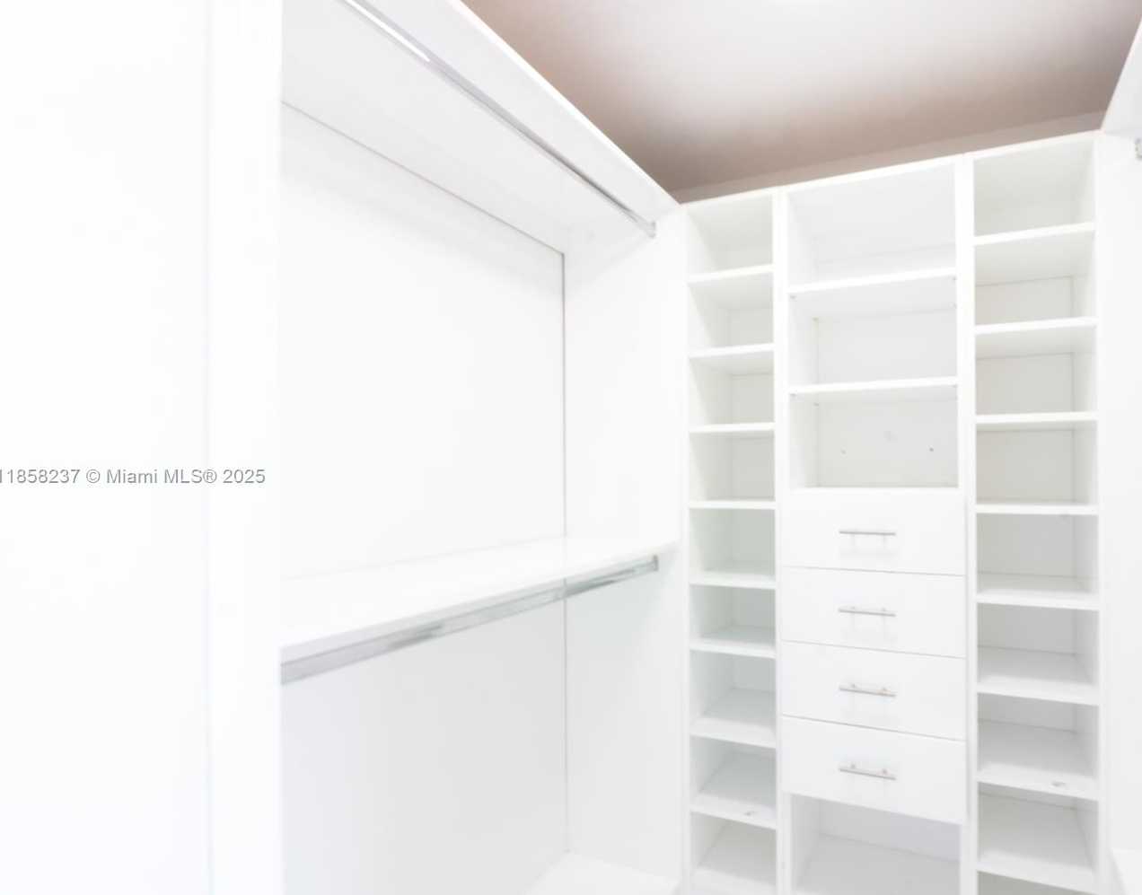Small Image of 495 BRICKELL AVE #4005, Miami Number 11