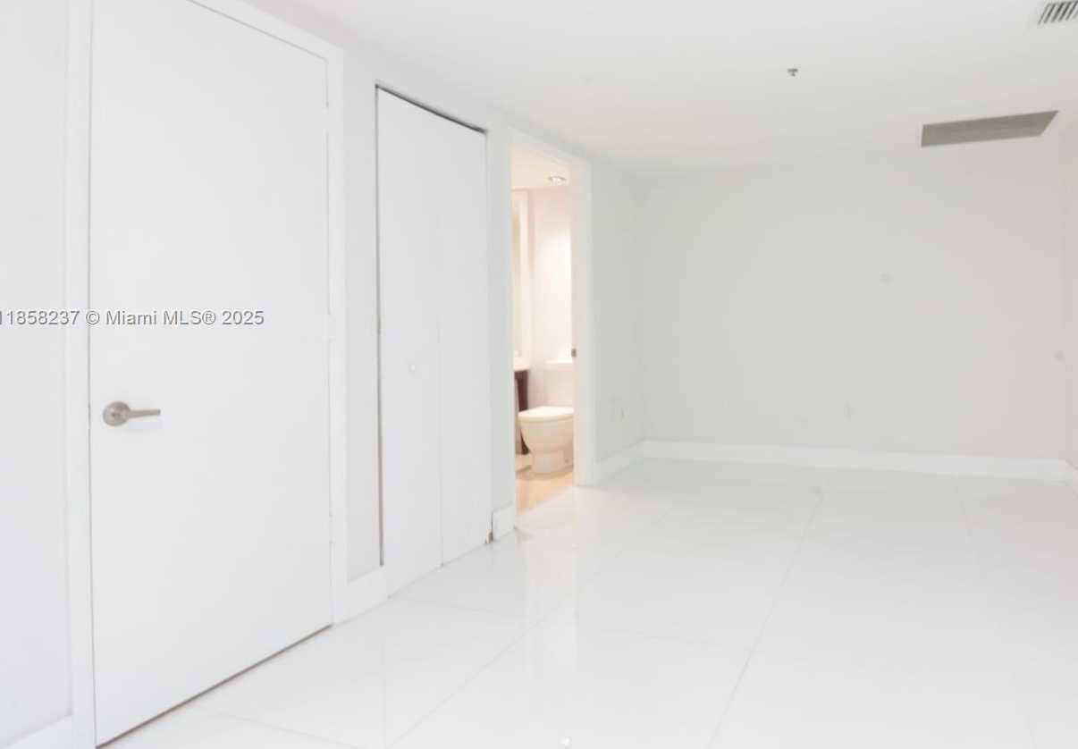 Small Image of 495 BRICKELL AVE #4005, Miami Number 17