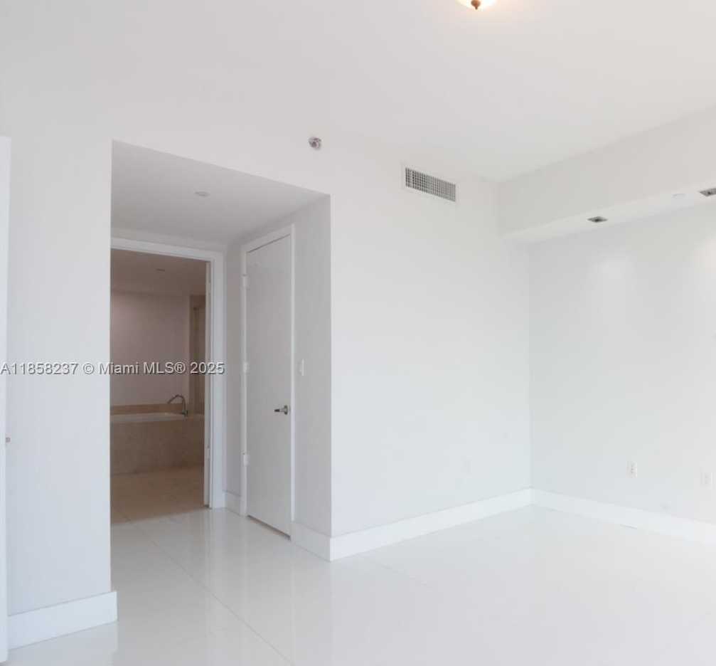 Small Image of 495 BRICKELL AVE #4005, Miami Number 4