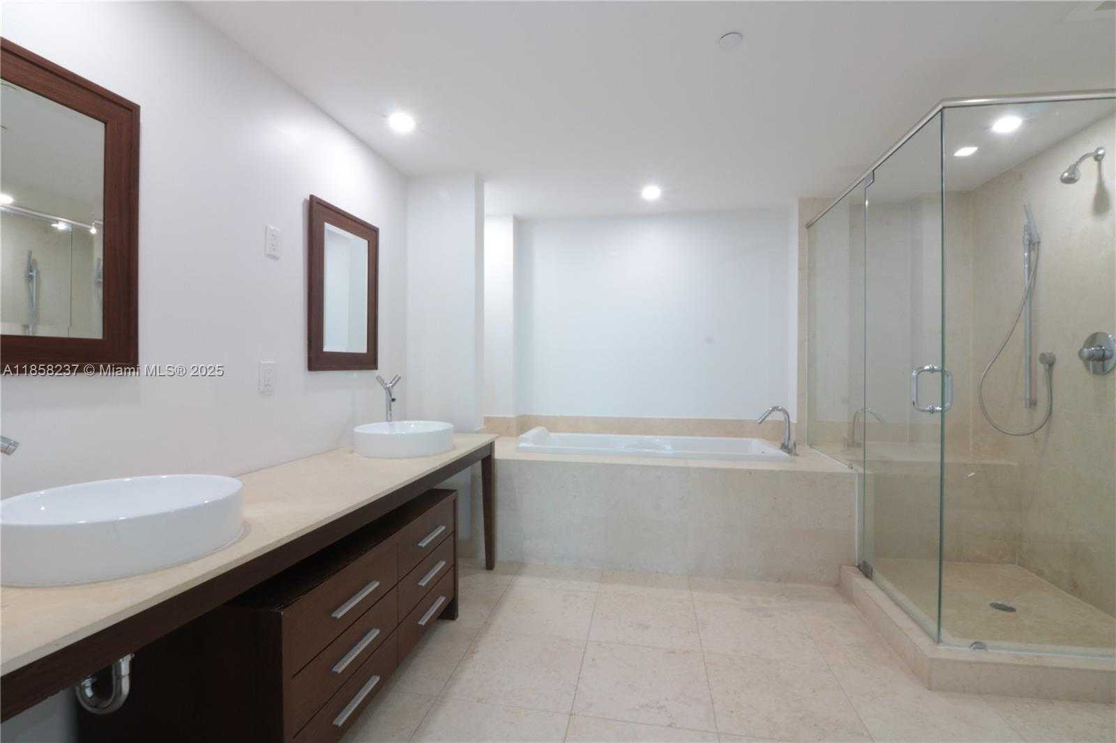Small Image of 495 BRICKELL AVE #4005, Miami Number 7