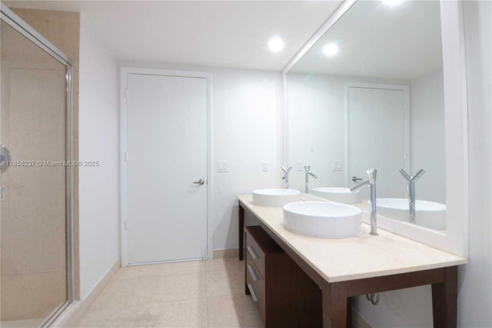 Small Image of 495 BRICKELL AVE #4005, Miami Number 8