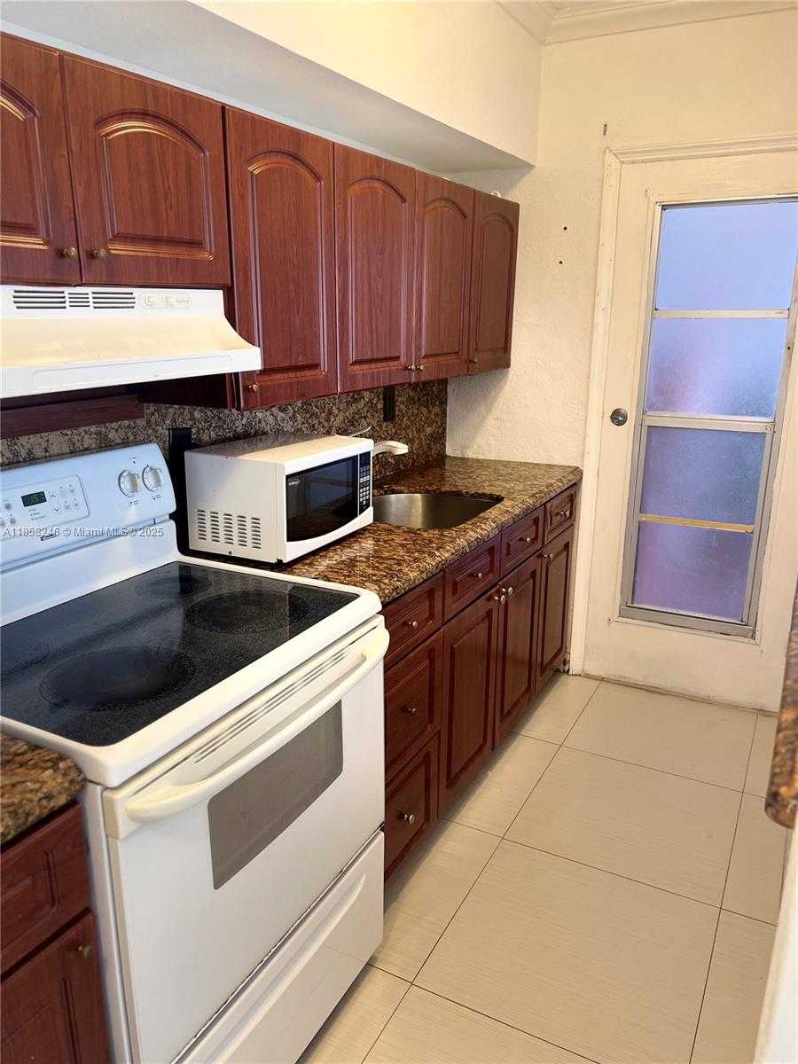 Small Image of 9241 COLLINS #1, Surfside Number 11