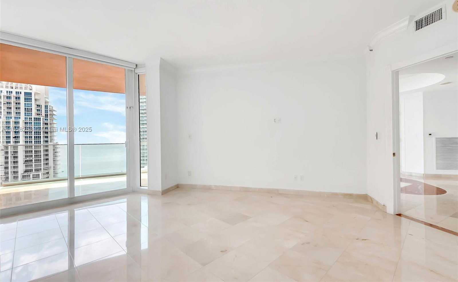 Small Image of 300 SOUTH POINTE DR #2802, Miami Beach Number 10