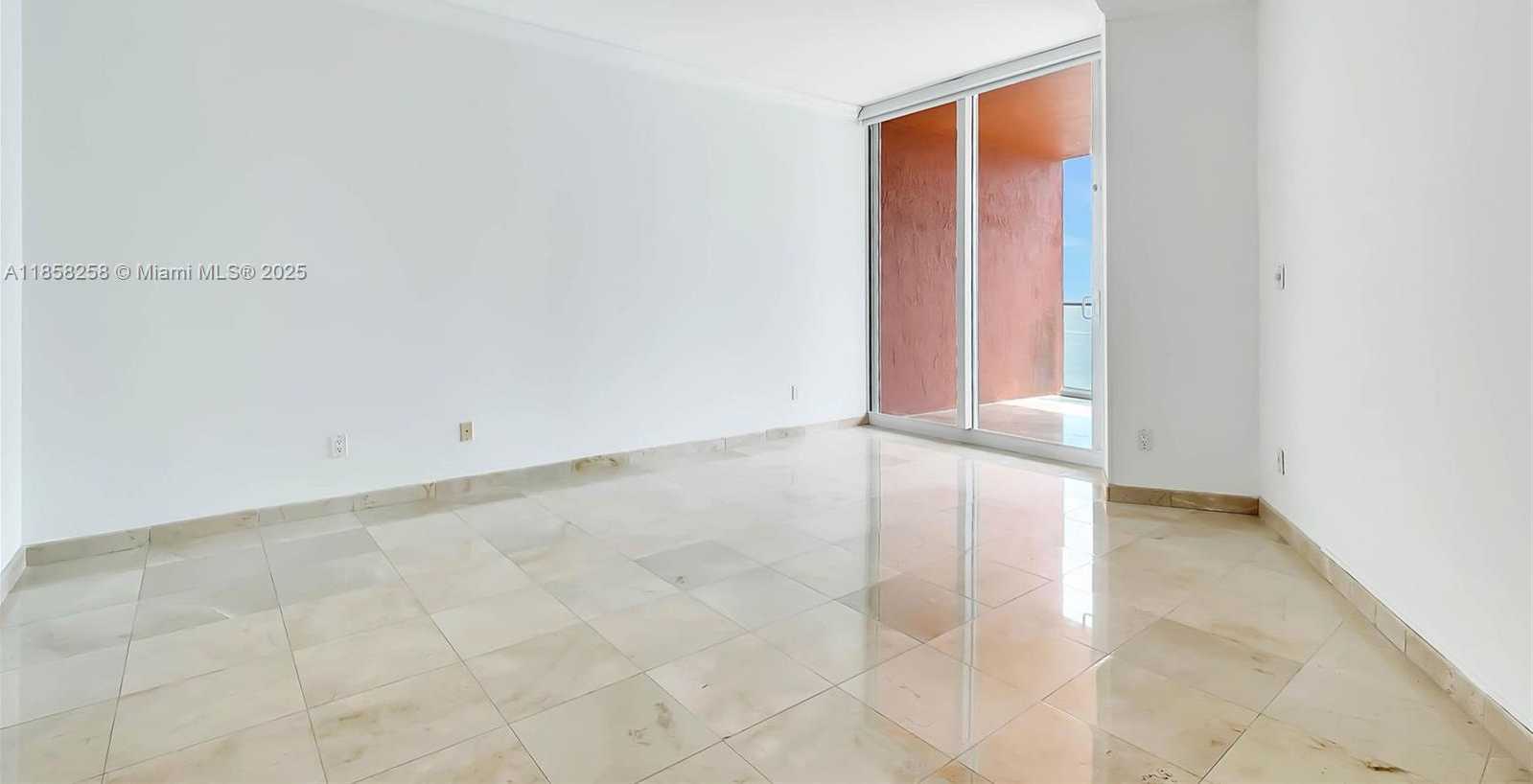 Small Image of 300 SOUTH POINTE DR #2802, Miami Beach Number 11