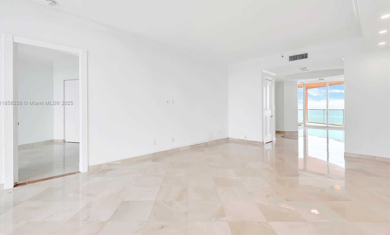 Small Image of 300 SOUTH POINTE DR #2802, Miami Beach Number 14