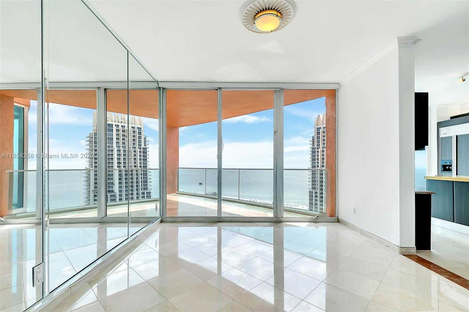 Small Image of 300 SOUTH POINTE DR #2802, Miami Beach Number 15