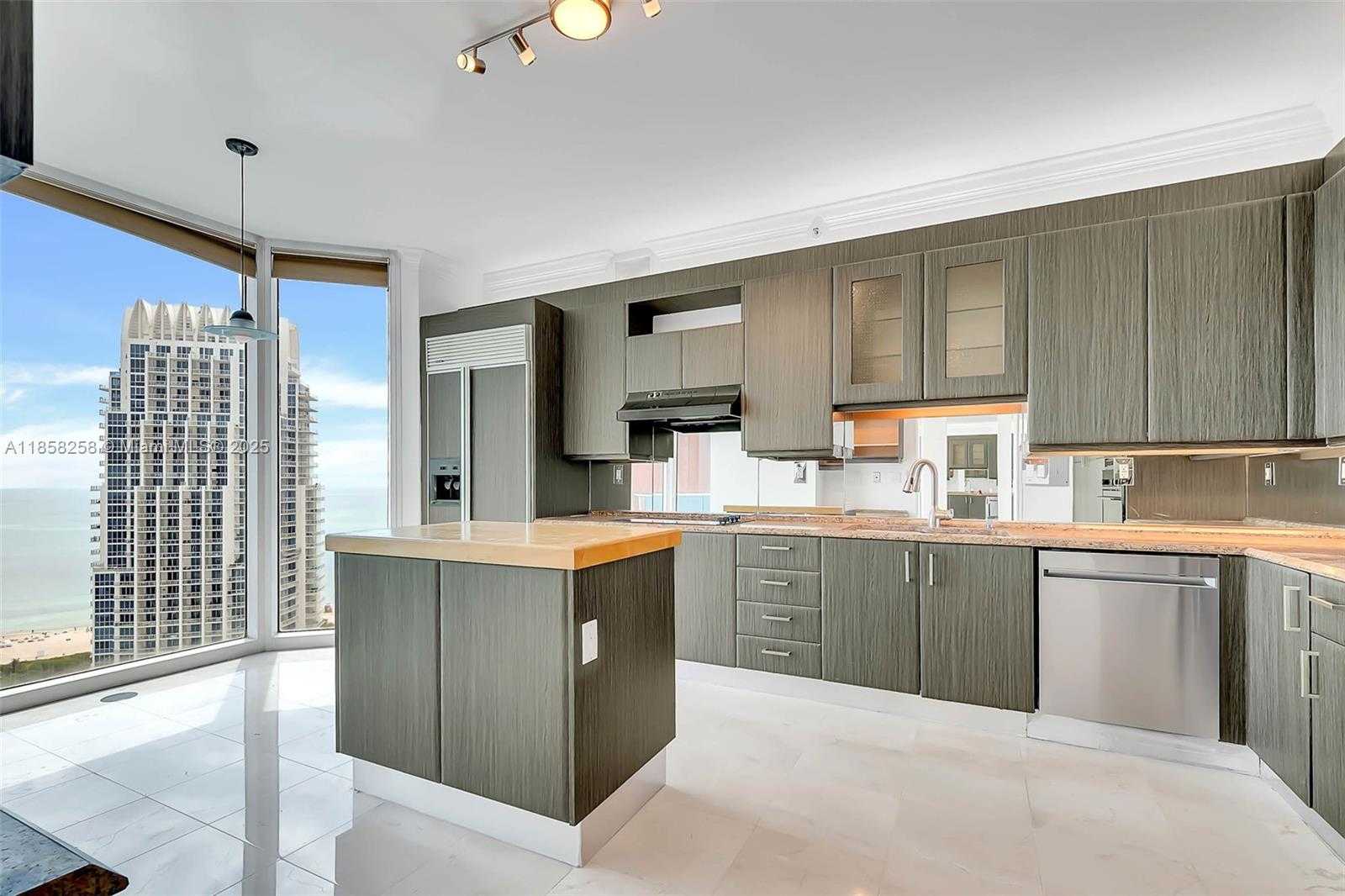 Small Image of 300 SOUTH POINTE DR #2802, Miami Beach Number 16